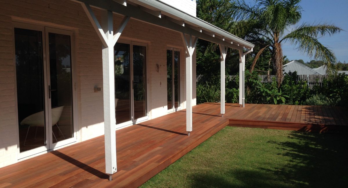 CUSTOM TIMBER DECKS FOR YOUR OUTDOOR LIFESTYLE